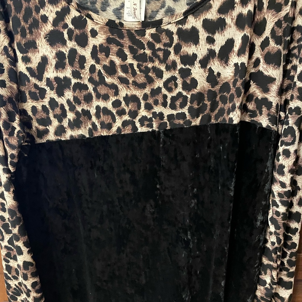 EUC long sleeve black velvet and leopard print